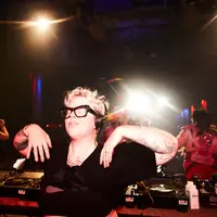 Happier (feat. Clementine Douglas)